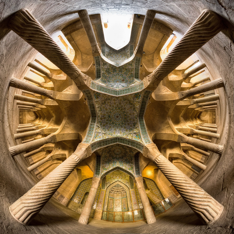 Illustration for article titled Extreme wide angle photos turn mosques into beautiful kaleidoscopes